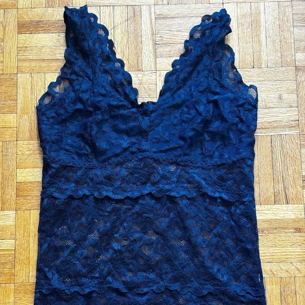medium lace navy slight stretch 90s tank top